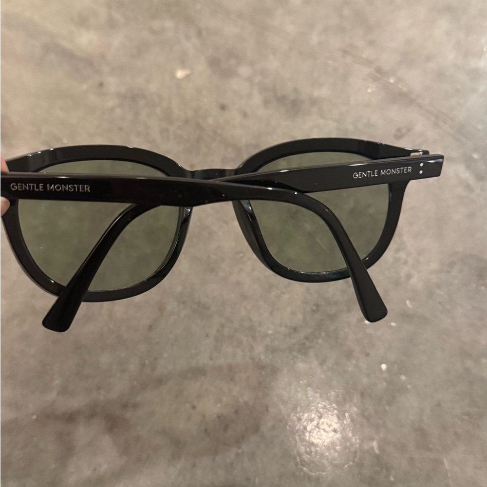 Gentle Monster Unisex Lang Sunglasses — Black Frame / Green Lens - Picture 4 of 5